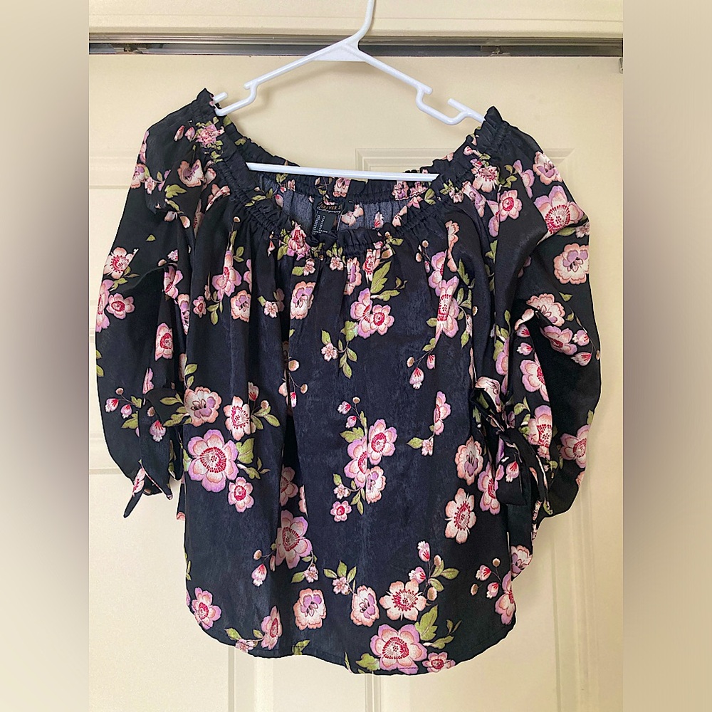 Forever 21 medium blouse - NWT